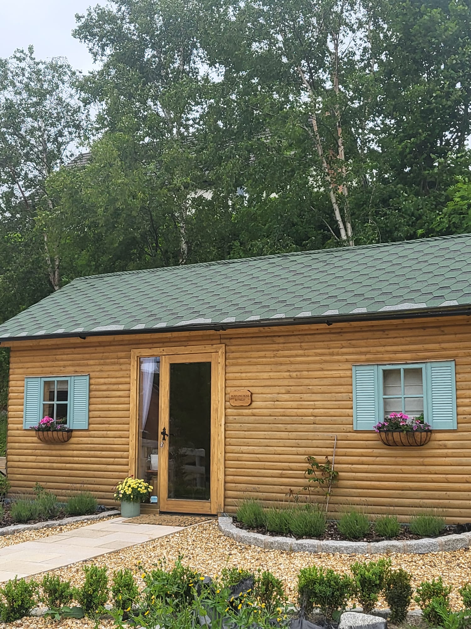 Rustling Rose Retreat exterior
