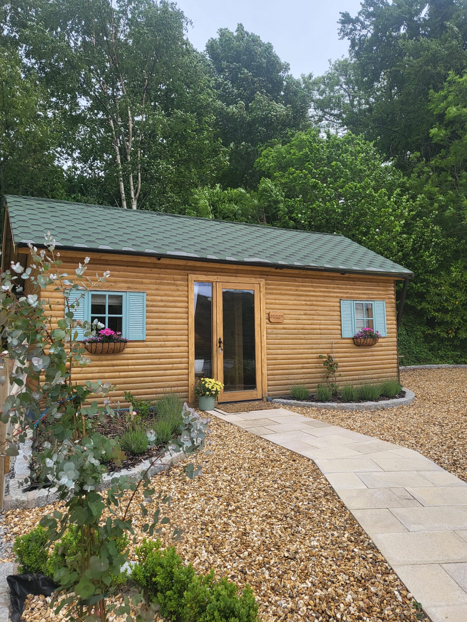 Rustling Rose Retreat exterior