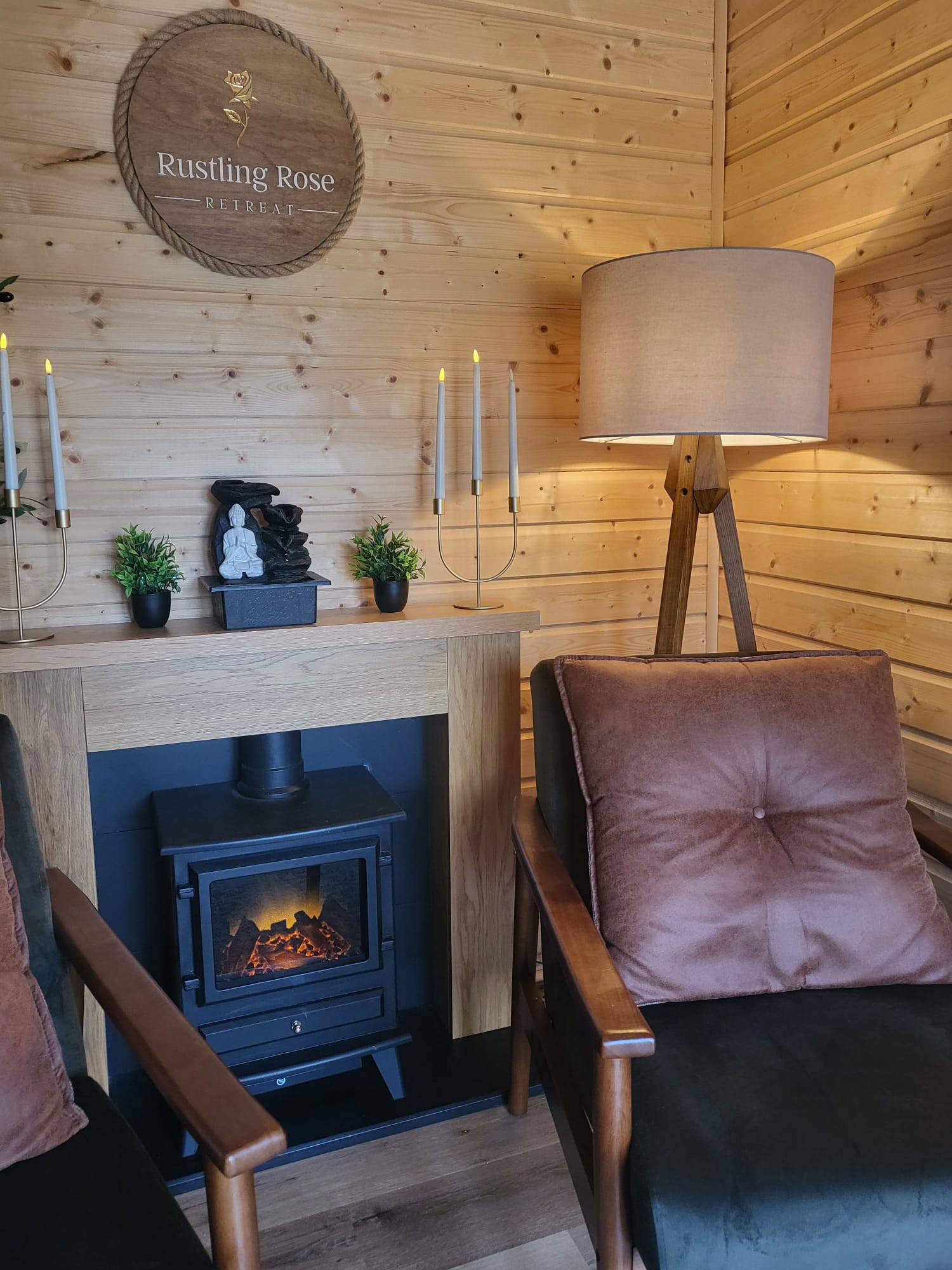 Rustling Rose Retreat lounge